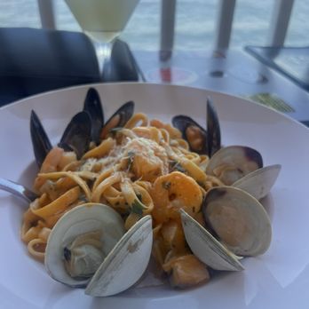 Louie Linguini's - Seafood Near Me - Monterey, California