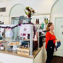 Café M - Doing a little shopping