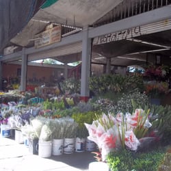 Mercado de las flores - Negocios en la parte trasera
