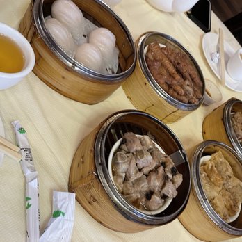 China Pearl - (clockwise starting at the white dumplings)Har How, Chicken Feet, Meatballs, bamboo/pork wrapped in tofu skin, pork ribs in black bean sauce - Dim Sum Near Me - Quincy, Massachusetts