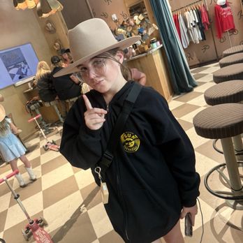 Rustler Hat - Choosing her hat - Hats Near Me - Nashville, Tennessee