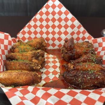 Valley Wings Dallas - 10 wings. 5 Lemon Pepper and 5 Valley Sauce Wings - Chicken Wings Near Me - Dallas, Texas Valley Wings Dallas - 10 wings. 5 Lemon Pepper and 5 Valley Sauce Wings - Chicken Wings Near Me - Dallas, Texas
