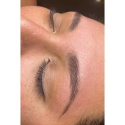 Massari Beauty Lounge - Eyebrows Sugaring