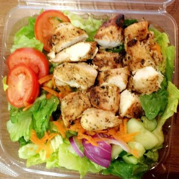 Livi's Pockets - Garden Salad with Chicken - Middle Eastern Near Me - Providence, Rhode Island