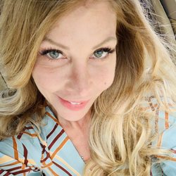 5 Years Younger - Owner of 5YearsYounger - Expert in Acne Inflammation, Anti-Aging, and Rosacea Treatments!