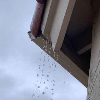 Cactus Seamless Gutters - New Installed gutter needs to be sealed at end? Please come back to fix your job! - Gutter Services Near Me - Mesa, Arizona