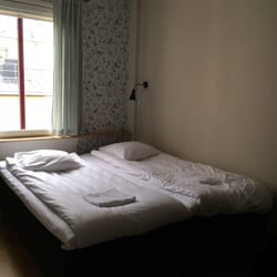 City Stay Uppsala - We reserved a Twin Room w shared bathroom but they're not bound to the floor. Move the beds together = more room for activities