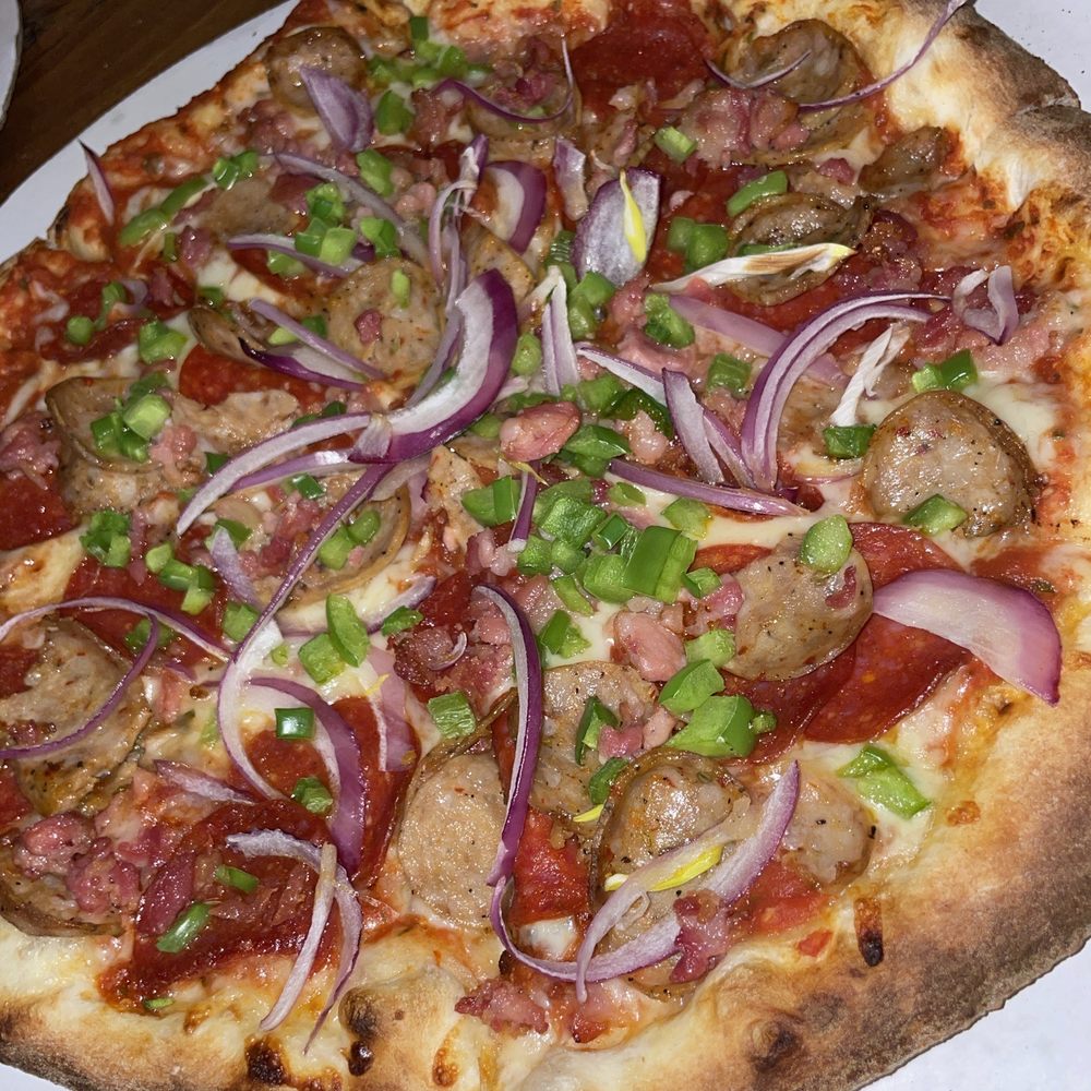 Cloudcroft Brewing Company - Cory with green bell pepper - Pizza Near Me - Cloudcroft, New Mexico Cloudcroft Brewing Company - Cory with green bell pepper - Pizza Near Me - Cloudcroft, New Mexico