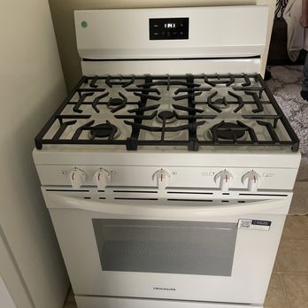 Team SoCal Appliances - White Frigidaire 5 burner gas stove with quick broiler and storage underneath - Appliances & Repair Near Me - Bellflower, California