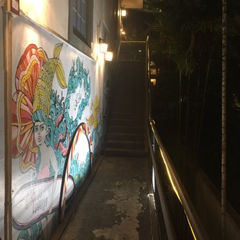 Genius Lounge - Pathway/stairs to entrance - Japanese Near Me - Honolulu, Hawaii