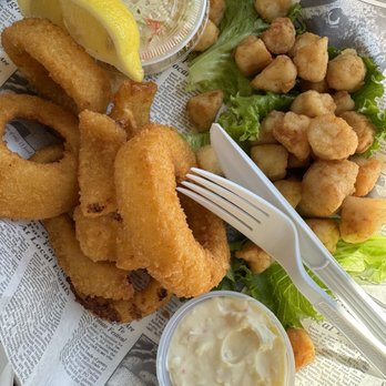 Southold Fish Market - Bay Scallop Basket Onion rings - Seafood Markets Near Me - Southold, New York