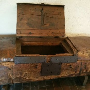 Burg Ranis - Holztruhe - Museums Near Me - Ranis, TH