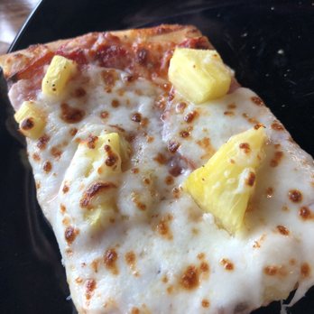 Palio's Pizza Cafe On Tap - Canadian bacon and pineapple thin crust - Pizza Near Me - Fort Worth, Texas