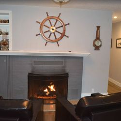 Sea La Vie - Gas fireplace and cozy seating area.