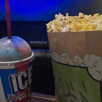 Roxy Stadium 11 - Before the movie - Cinema Near Me - Camarillo, California