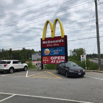 McDonald's - cars parked in a parking lot - Fast Food Near Me - Parry Sound, Ontario