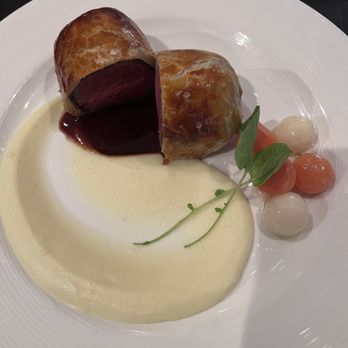Gordon Ramsay Hell's Kitchen - Beef wellington - Steakhouses Near Me - Stateline, Nevada