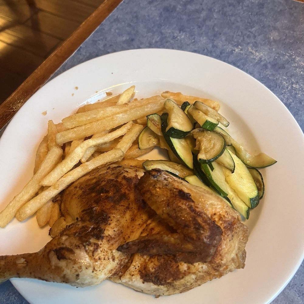 Lucky Buck Cafe - Cafes Near Me - Groveland, California
