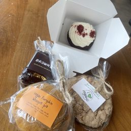 Vegan red velvet cupcake, vegan chai oatmeal cookie, vegan whoopie pie, vegan brownie Vegan red velvet cupcake, vegan chai oatmeal cookie, vegan whoopie pie, vegan brownie