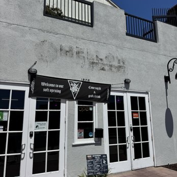 Gravewave Coffee - Outside from street - Coffee & Tea Near Me - Redondo Beach, California