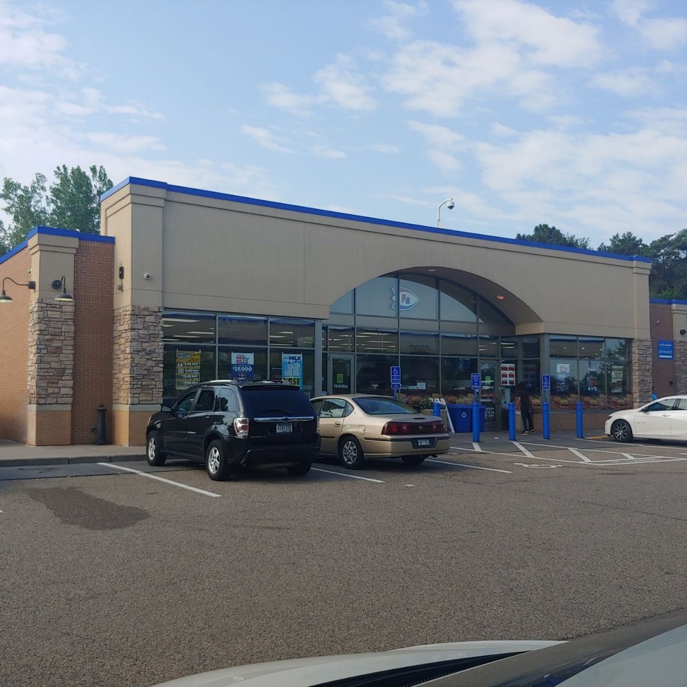 Holiday Station Store - cars parked in front - Convenience Stores Near Me - Saint Paul, Minnesota