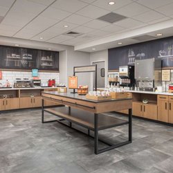 Hampton Inn & Suites Huntsville Downtown - Breakfast Area