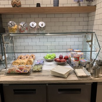 Escape Lounges - Meager breakfast. Stale bagels. No milk for cereal. - Airport Lounges Near Me - Phoenix, Arizona Escape Lounges - Meager breakfast. Stale bagels. No milk for cereal. - Airport Lounges Near Me - Phoenix, Arizona