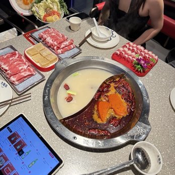 Da Long Yi Hot Pot - Yin yang pot - Szechuan Near Me - Long Island City, New York Da Long Yi Hot Pot - Yin yang pot - Szechuan Near Me - Long Island City, New York
