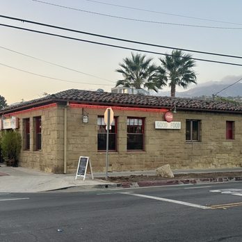 Arnoldi’s Cafe - Exterior of restaurant - Italian Near Me - Santa Barbara, California