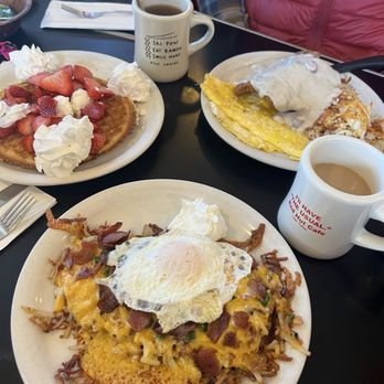 Red Hut Cafe Nevada - Strawberry waffle, Res Hut Rosti, Country Fried Steak - American Near Me - Stateline, Nevada Red Hut Cafe Nevada - Strawberry waffle, Res Hut Rosti, Country Fried Steak - American Near Me - Stateline, Nevada