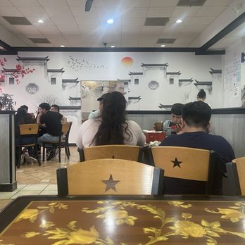 Yantze Restaurant - Part of the nice, clean restaurant with nice murals and several rooms. - Chinese Near Me - Houston, Texas Yantze Restaurant - Part of the nice, clean restaurant with nice murals and several rooms. - Chinese Near Me - Houston, Texas