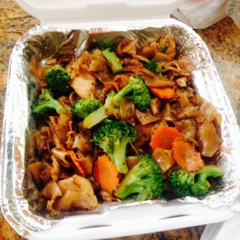 Awesome Thai - Pad see ew - Thai Near Me - Reseda, California