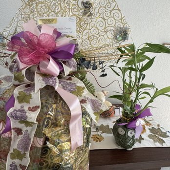 Roberta's Gift Baskets & Flowers - Florists Near Me - Honolulu, Hawaii Roberta's Gift Baskets & Flowers - Florists Near Me - Honolulu, Hawaii