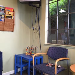 Sonrisas Dental Health - Coastside Center - Little play area with books for children.