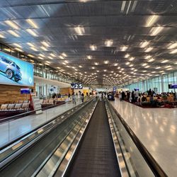 Aéroport de Paris Charles de Gaulle - CDG - Terminal 2M - Heading to M29!