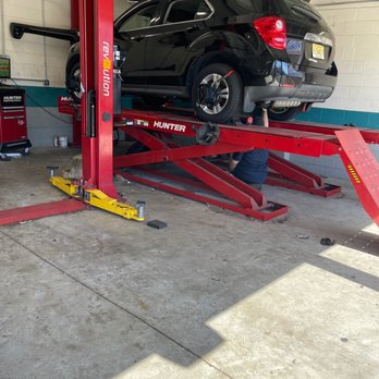 Mavis Discount Tire - This guy doesn't even know how to do an alignment. - Oil Change Stations Near Me - Fort Lee, New Jersey