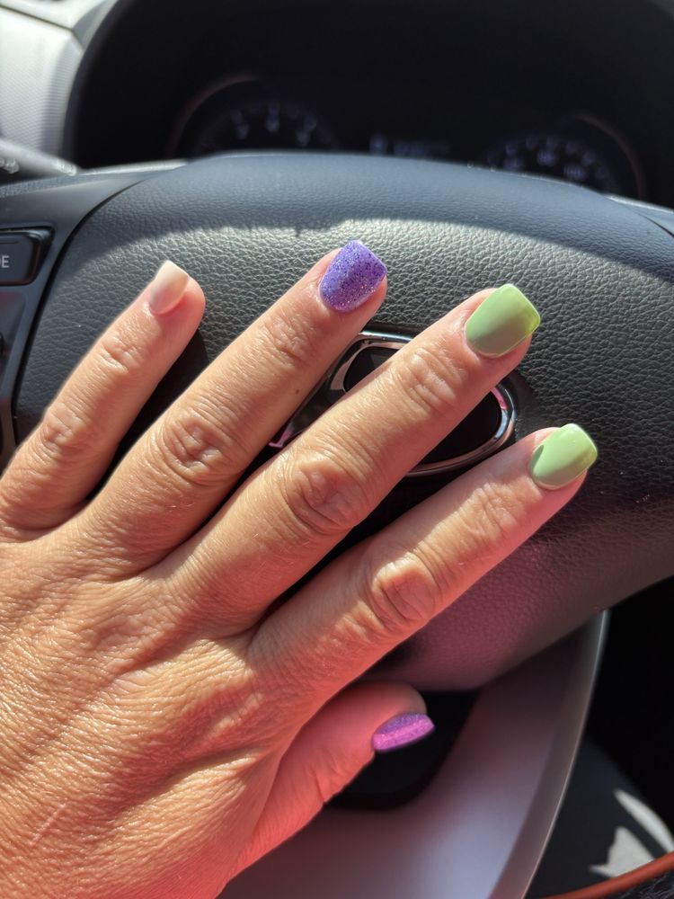 Top Nails Logo