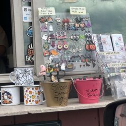 Revamped Coffee Co - Bubby’s - Knick knacks