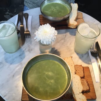 Comité - Spinach soup from the "menu mediodía" - SO DELICIOUS! Hot soup and hot bread (Espinacas) - Modern European Near Me - Buenos Aires, C
