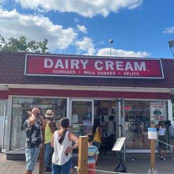 Dairy Cream - The entrance - Ice Cream & Frozen Yogurt Near Me - Mississauga, Ontario Dairy Cream - The entrance - Ice Cream & Frozen Yogurt Near Me - Mississauga, Ontario