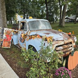 Nutwood Winery Tasting Room & Vineyard Cafe