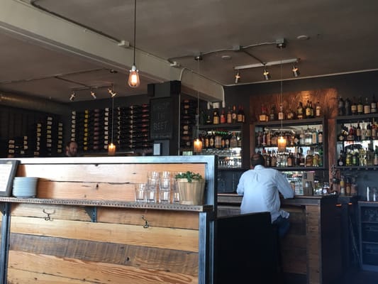 Henni's Kitchen & Bar by null