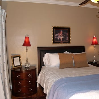 Bridgehouse Bed & Breakfast - The Market Street Room - Bed & Breakfast Near Me - Redding, California Bridgehouse Bed & Breakfast - The Market Street Room - Bed & Breakfast Near Me - Redding, California