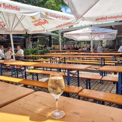 Biergarten im Schlossgarten - Weinschorle (4,50 €)