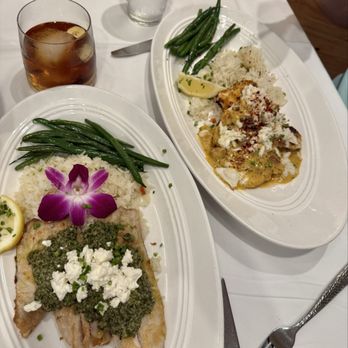 Square Grouper - Snapper Santorini & Grouper cajón Oscar both AMAZING - Bars Near Me - Key West, Florida