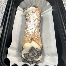 Del Monti's Italian Treats - Del Monti's Cannoli
