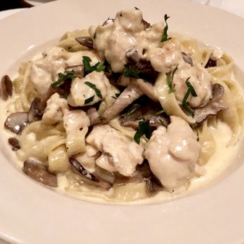 Piccante - Chicken and mushroom fettuccine, my fave - Italian Near Me - Brooklyn, New York