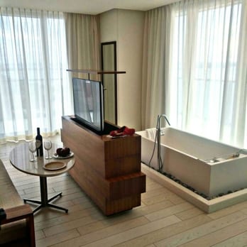 Secrets The Vine Cancun - Floating infinity tub and television. - Hotels Near Me - Cancún, ROO Secrets The Vine Cancun - Floating infinity tub and television. - Hotels Near Me - Cancún, ROO
