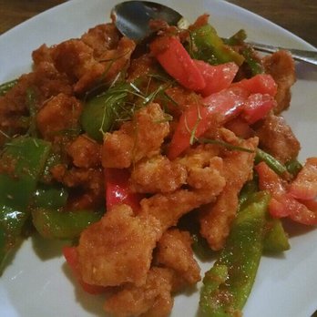 Jatujak - Spicy crispy chicken: Not crispy, spice level medium, veggies tender crisp, flavorful and tastes like spices used in prik king dishes. - Food Delivery Services Near Me - Toronto, Ontario