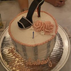 Well Yeah Cakes - Beautiful birthday cake my husband knows me